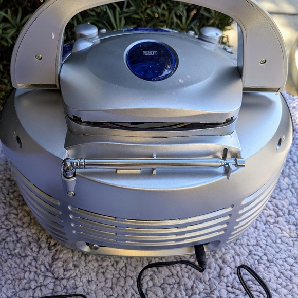 Vintage GPX CD/TV BOOMBOX Radio PORTABLE Player 5" Black White TV WORKING - Picture 7 of 8